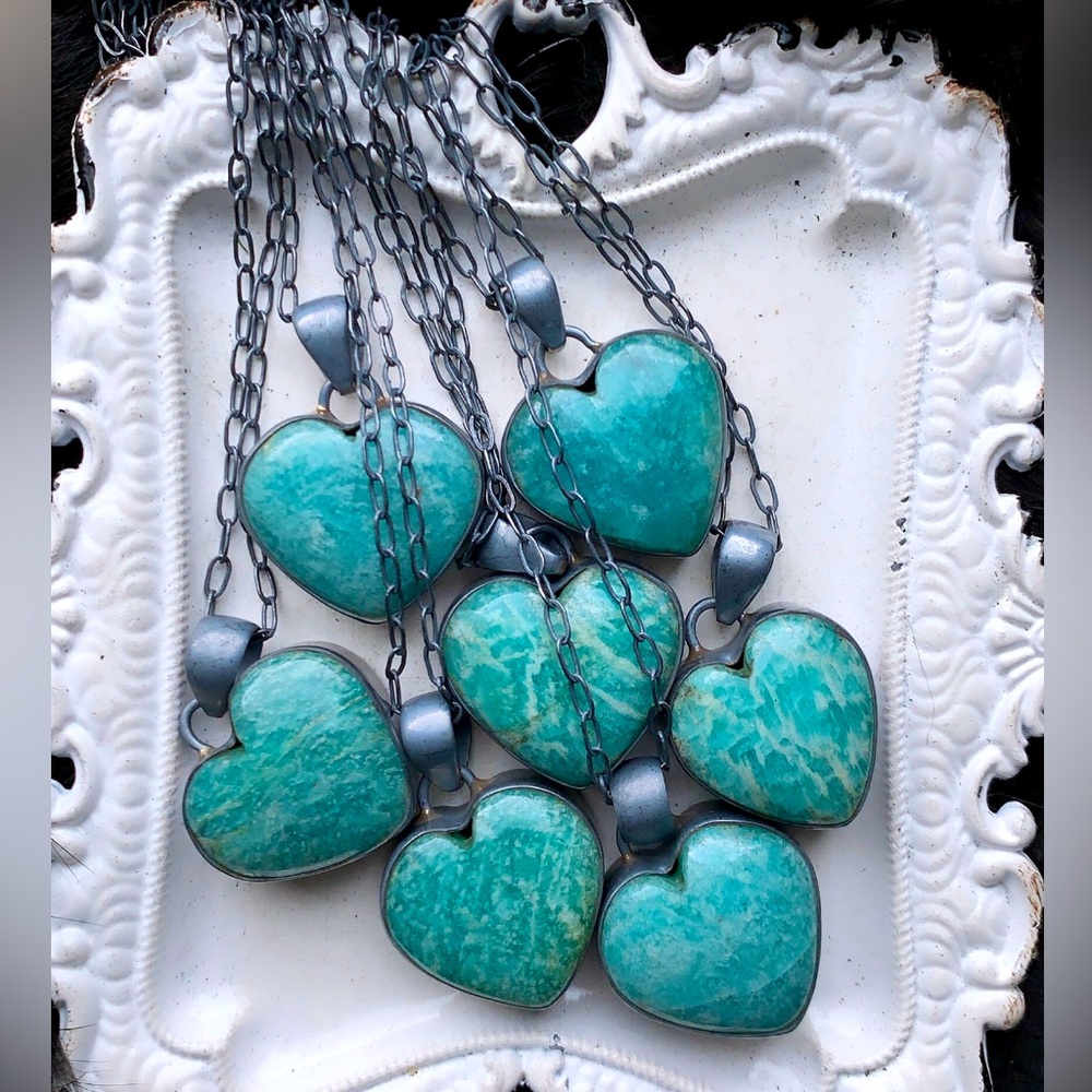 NWOT Amazonite heart necklace
